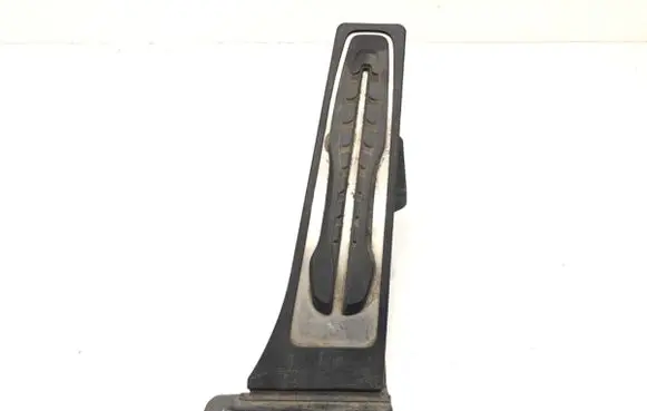 Accelerator throttle pedal