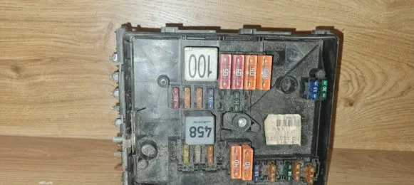 Volkswagen Golf V Fuse module 1K0937125