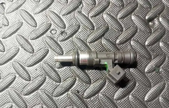 BMW M6 Fuel injector 7834893