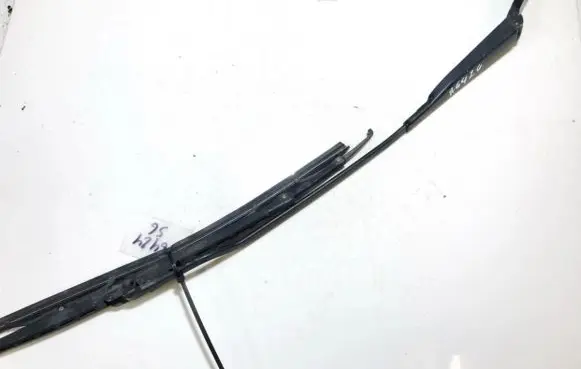 Audi A4 S4 B5 8D Front wiper blade arm 8d1955408