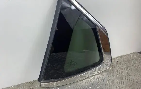 SsangYong Rexton Rear side window