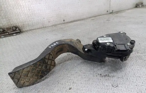 Audi A6 S6 C5 4B Accelerator throttle pedal 8D1721523F