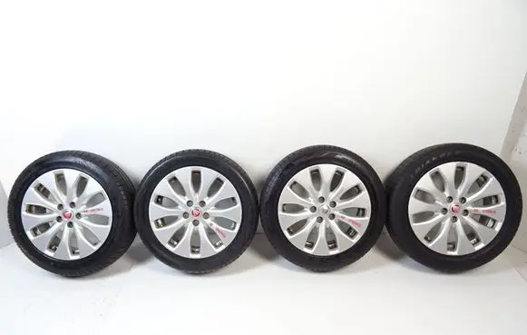 Jaguar XE R17 alloy rim 