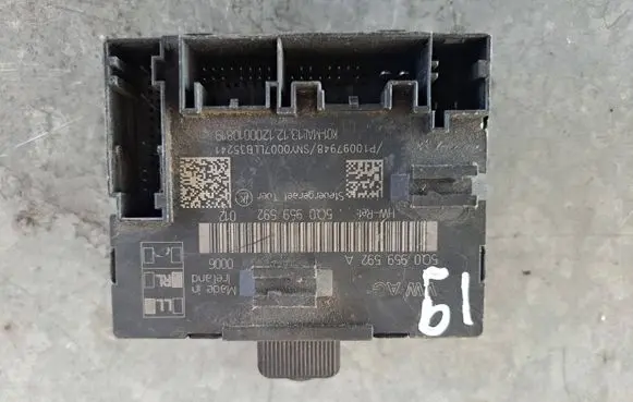 Audi A3 S3 8V Door control unit/module 5Q0959592A 5Q0959592 P10097948