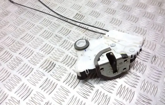 Subaru XV Front door lock