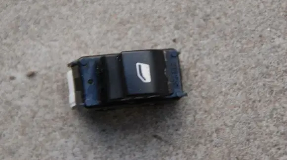 Citroen C4 II Picasso Tailgate/trunk/boot open switch 