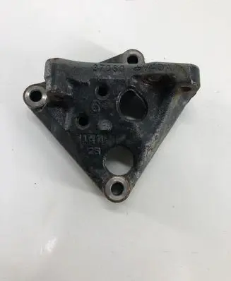 Toyota C-HR I Engine mounting bracket