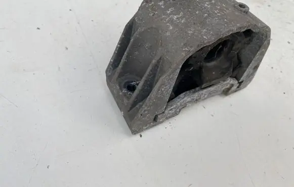 Audi A3 S3 8L Engine mount bracket