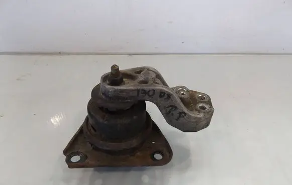 Hyundai i30 Engine mounting bracket