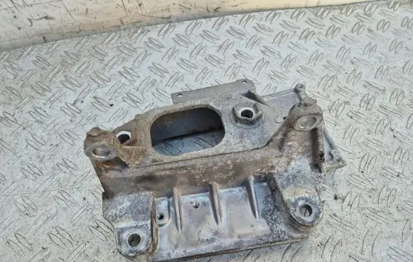Nissan Juke I F15 Engine mounting bracket R0D