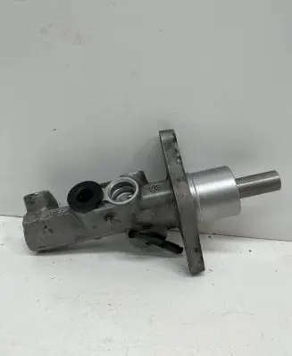 Skoda Octavia Mk2 (1Z) Master brake cylinder 3369WJT8