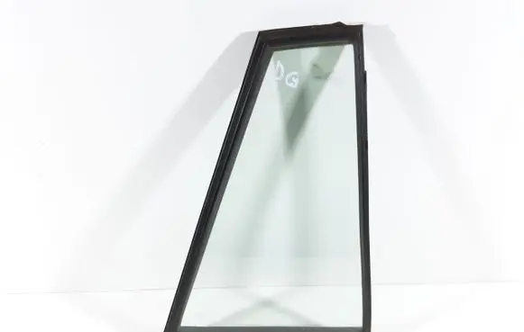 Suzuki Grand Vitara II Rear vent window glass 43R00122 A001686 8466565J0