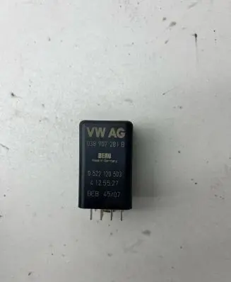 Volkswagen PASSAT B6 Glow plug pre-heat relay 038907281B 0522120503