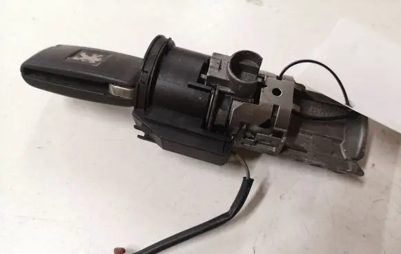 Peugeot 607 Ignition lock 9654570280