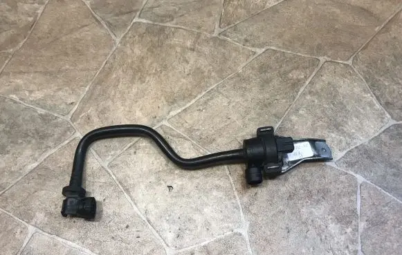 BMW 5 F10 F11 Electromagnetic valve 7576303