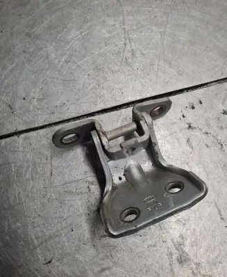 KIA Sportage Front door lower hinge 