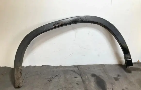 Rear fender molding trim