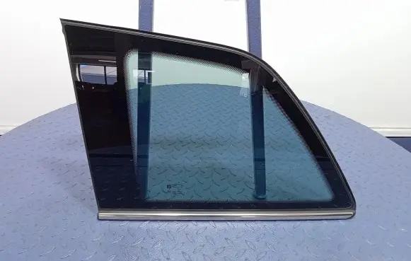 Opel Zafira B Rear side window