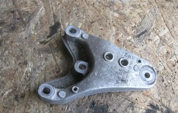 Skoda Fabia Mk2 (5J) Engine mounting bracket 6Q0199185AB