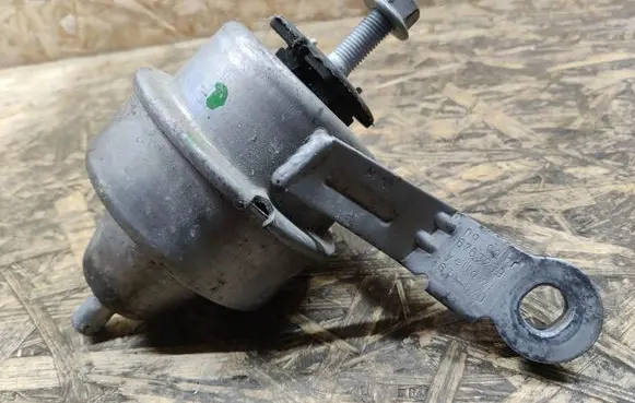 Mini One - Cooper R50 - 53 Engine mount bracket 6763259