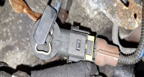 Opel Insignia A Fuel injector 0445110423