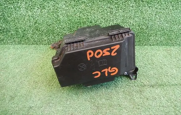 Mercedes-Benz GLC X253 C253 Relay mounting block 