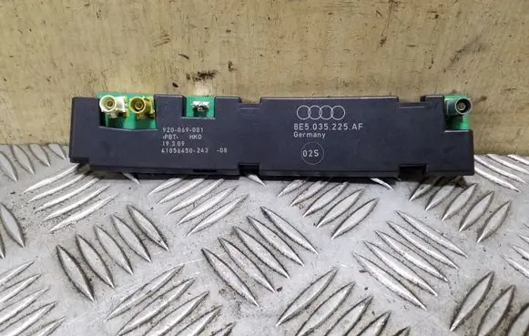Seat Exeo (3R) Aerial antenna amplifier 8E5035225AF