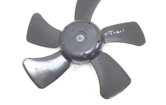 Nissan X-Trail T30 Radiator cooling fan shroud 