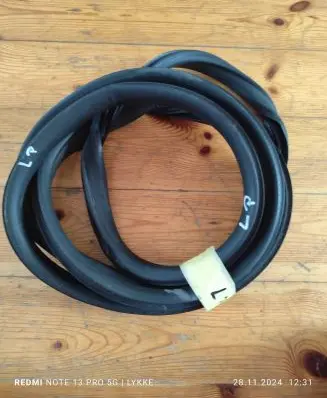 Ford Mondeo MK IV Front door rubber seal