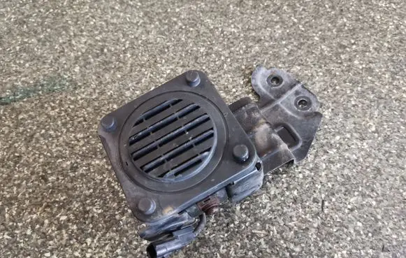 Nissan Leaf I (ZE0) Alarm system siren 281H03NA0A