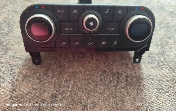 Nissan Qashqai Climate control unit 27500BR57B C3810