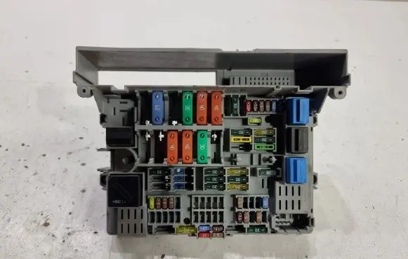BMW 1 E81 E87 Fuse module 690662102 30534751030101