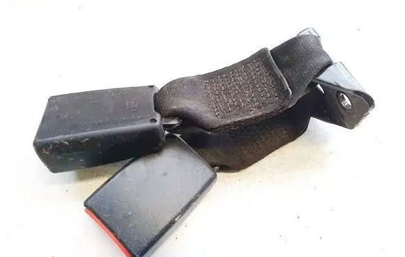 Middle seatbelt buckle (rear)