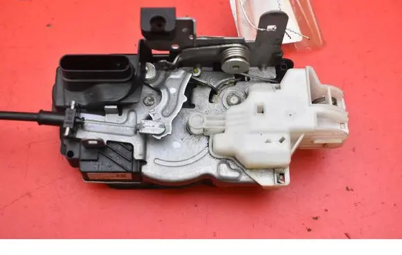 Volvo V40 Front door lock 31391823