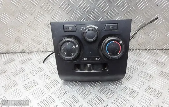 Isuzu D-Max Climate control unit 8980526444