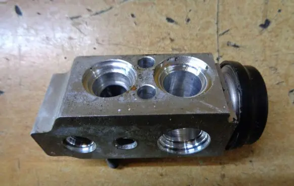 KIA Picanto Air conditioning (A/C) expansion valve 