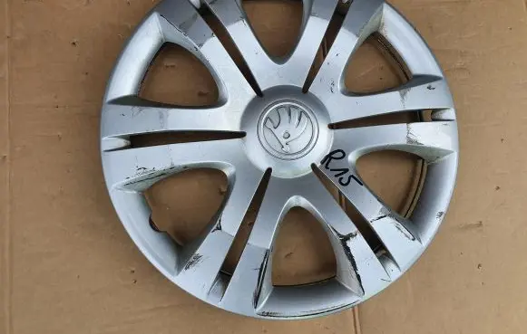 Skoda Rapid (NH) R15 wheel hub/cap/trim 5J0601147L