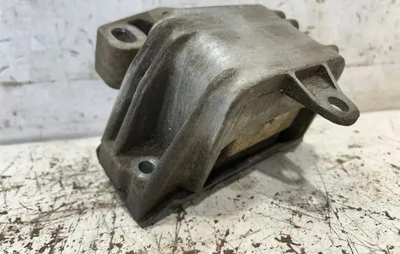 Volkswagen Sharan Engine mount bracket 7M3199555