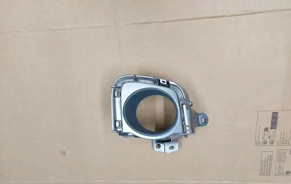 Toyota Prius (XW30) Front fog light trim/grill 8148147020