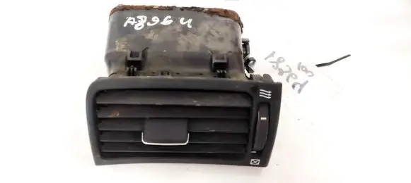 Toyota Avensis T250 Dash center air vent grill