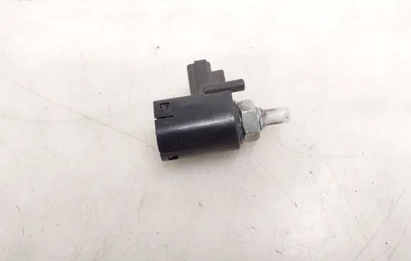Toyota Hilux VIII Clutch pedal sensor CV591