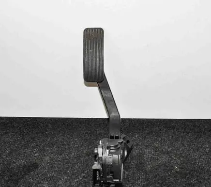 Opel Astra J Accelerator throttle pedal 132527046PV009765