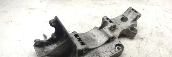 Skoda Octavia Mk1 (1U) Engine mounting bracket 06A903143P
