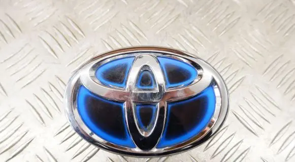 Toyota Yaris XP210 Manufacturer badge logo/emblem 7540302050