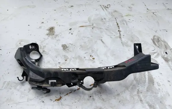 BMW 3 E92 E93 Headlight/headlamp mounting bracket 7154724