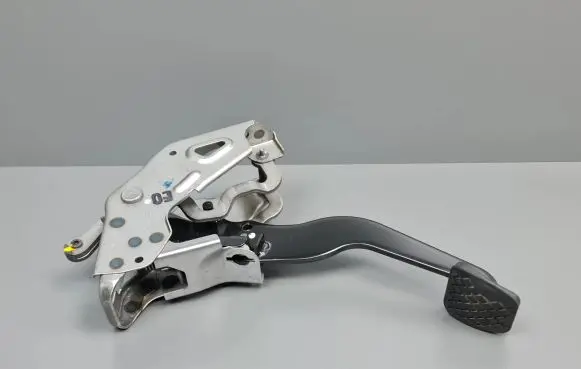 Honda CR-V Brake pedal