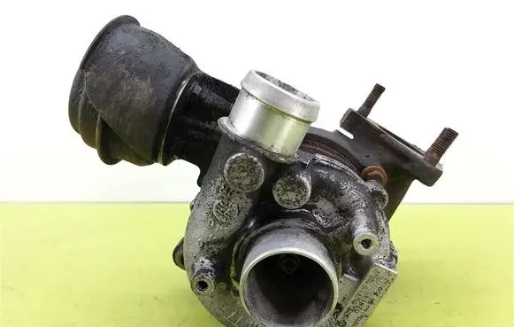 Volkswagen Sharan Turbo 028145702P