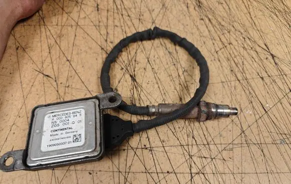 Mercedes-Benz V Class W447 Lambda probe sensor A0009058411