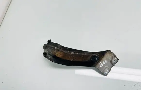 Volkswagen Touran II Fender mounting bracket 1T0821136C
