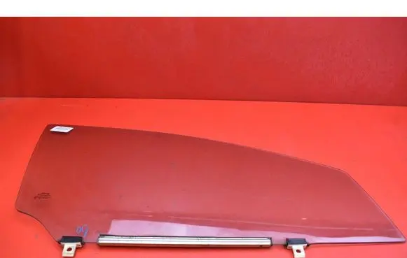 Toyota Avensis Verso Front door window glass four-door 
